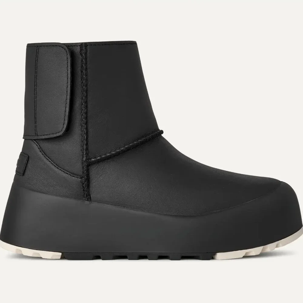 🇨🇦 UGG Women's Classic Leather StreetScape - Picture 2 of 11